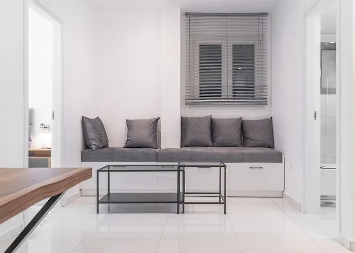 Syntagma Square, 55Sqm Golden Suite